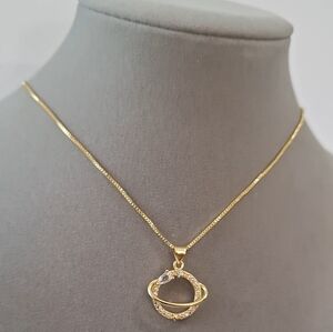 Multi diamonds planet necklace